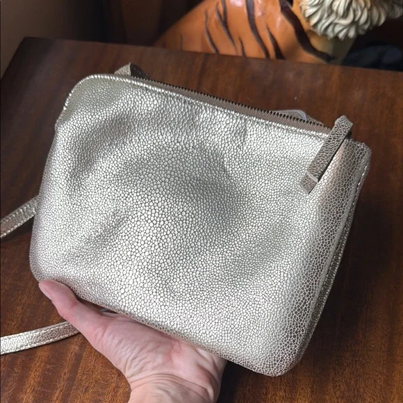Eileen Fisher Gold Metallic Crossbody Bag - Picture 2 of 3